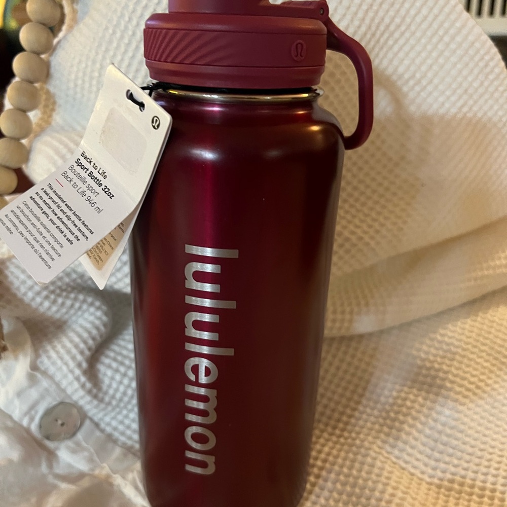 lululemon Back to Life Sport Bottle 32oz in Plum color NWT